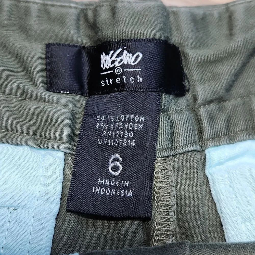 💜Olive Green Pleated Cuffed Shorts Size 6 - Picture 8 of 9